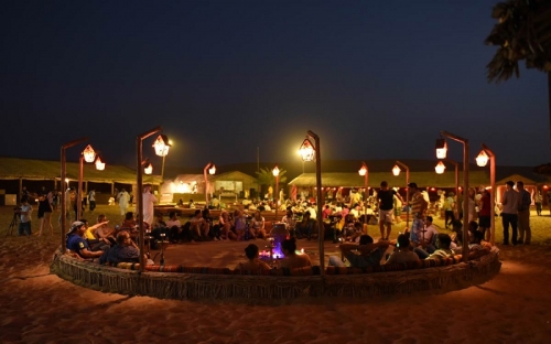 Ăn tối trên sa mạc ở Dubai