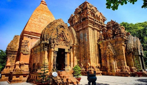 HÀ NỘI – NHA TRANG - ĐÀ LẠT - KDL LÀNG HOA VẠN THÀNH - THIỀN VIỆN TRÚC LÂM - QUẢNG TRƯỜNG LÂM VIÊN - NHA TRANG - TOUR 3 ĐẢO - CHÙA LONG SƠN - THÁP BÀ PONAGA – HÀ NỘI